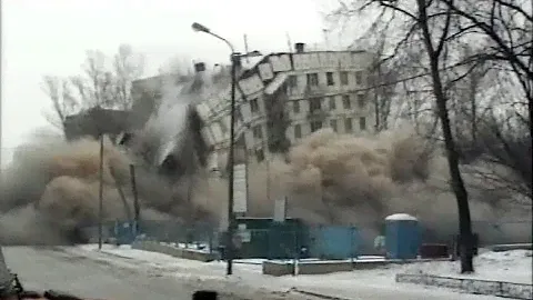 Снос взрывом на ул. Новорогожская/House demolition by explosion (23.12.2004)