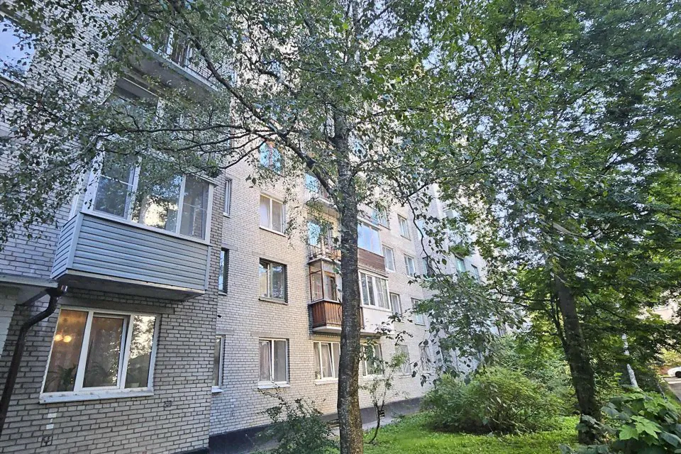 Продам трехкомнатную квартиру 67.6 м² этаж 1/9 город Санкт-Петербург проспект Дачный 14/1 Кировский-0