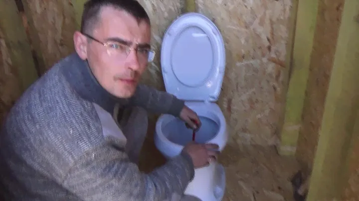 Дачный туалет на стройке у Громовых