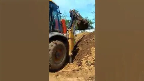 Вывоз грунта с участка нашей спецтехникой