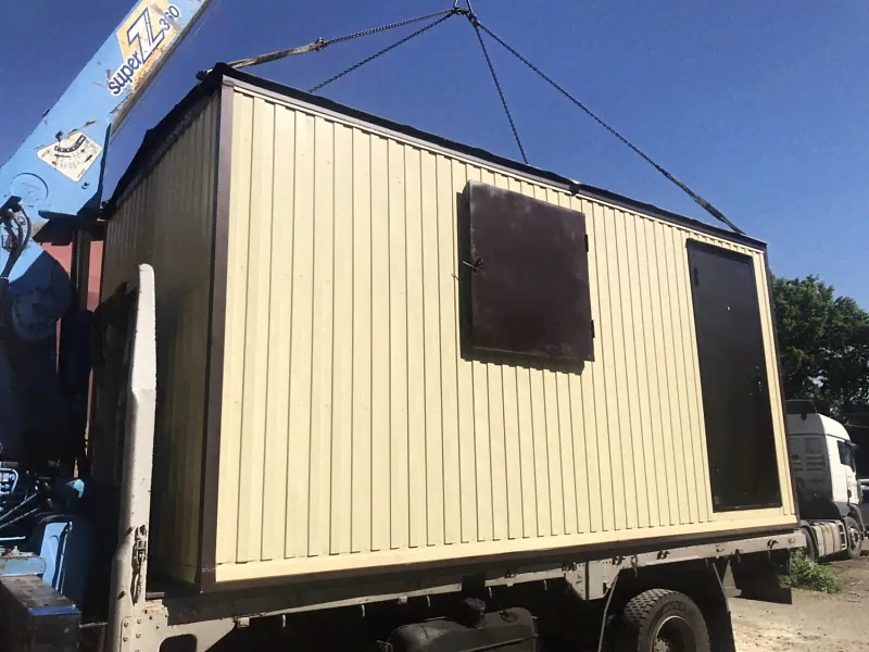 Дачный вагончик со ставнями-0