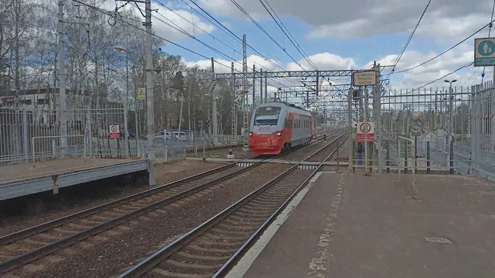 "Быстрая букашка" 611М-001 пролетает станцию Поваровка на скорости 165 км/ч