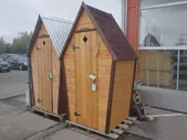 Туалет деревянный дачный двускатный с мягкой кровлей