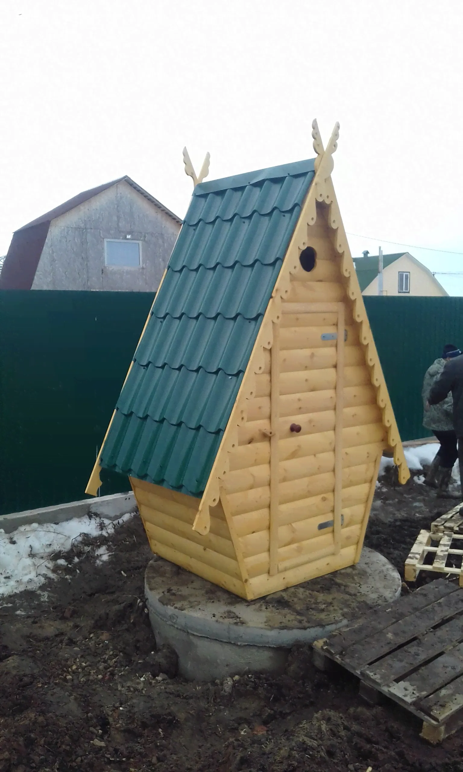 Туалет дачный деревянный Сказка К-16 №5 1.2х1.2х2.6 м