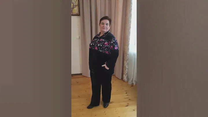 Женский велюровый костюм большого размера с малиновыми вставками