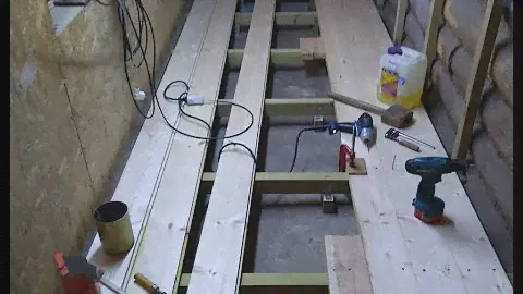 Начало укладки половых досок на веранде 👍The beginning of laying floorboards on the veranda 👍